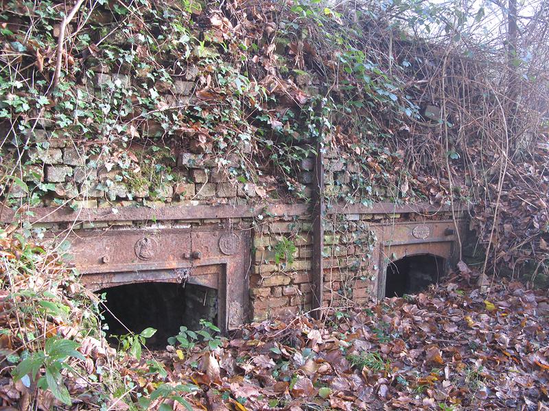 Voici la base d'un four de briquetier-tuilier (XIXe siècle)